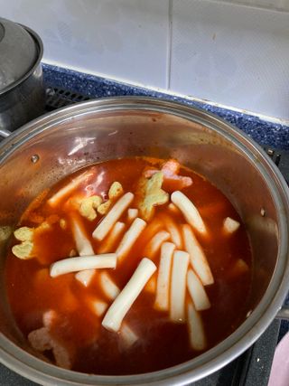 빨간키트 떡볶이 밀키트 2~3인분 매운맛 국물 떡볶이 만들기 쉬운 황금 레시피 분말 소스로 간편한 요리 — 5점을 준 리뷰어가 2021년 10월 올린 사용 사진