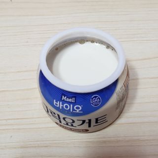 매일바이오 그릭요거트 오리지널 플레인 4개, 로스터리 커피믹스 4개 — 5점을 준 리뷰어가 2021년 12월 올린 사용 사진