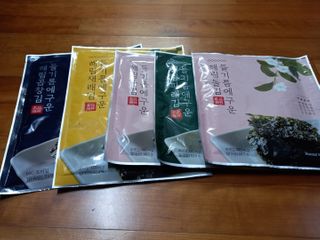 [해림맛김] 들기름에 구운 바삭바삭 김 4종 세트 + 1종 랜덤발송 총5개입 — 5점을 준 리뷰어가 2021년 2월 올린 사용 사진