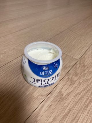 매일바이오 그릭요거트 오리지널 플레인 4개, 로스터리 커피믹스 4개 — 5점을 준 리뷰어가 2021년 12월 올린 사용 사진