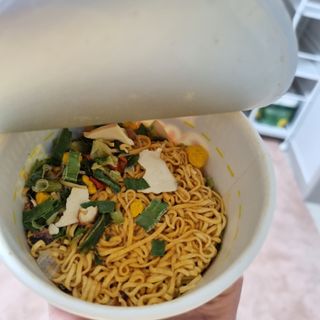 NISSIN 닛신 컵누들  4종 - 씨푸드오리지날, 씨푸드 스파이시, 씨푸드 커리, 씨푸드 XO소스 — 5점을 준 리뷰어가 2022년 4월 올린 사용 사진