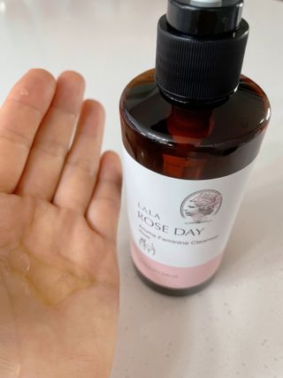 라라로즈데이 시즌2 여성청결제 200ml 아로마 페미민 클렌저, 독일더마인증 — 5점을 준 리뷰어가 2021년 9월 올린 사용 사진