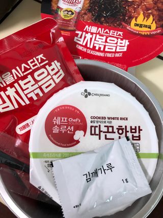 [서울시스터즈] CU 김치 4총사 세트-김치볶음밥, 김치큐브닭, 김치바삭김, 김치아몬드 — 4.5점을 준 리뷰어가 2021년 10월 올린 사용 사진