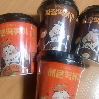 유비쿡 컵떡볶이 매운컵떡볶이2개/ 짜장컵떡볶이 2개  총 4개세트 — 3.5점을 준 리뷰어가 2021년 3월 올린 사용 사진