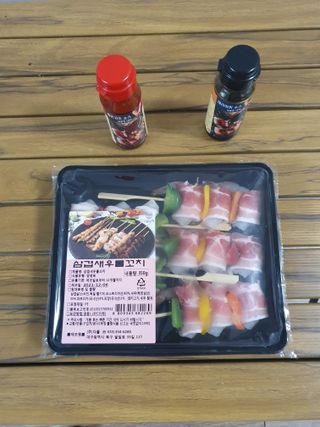 [다물꼬치] 삼겹새우롤꼬치 5개입 350g  + 데리야끼소스 120g + 매운고추소스 120g — 4.5점을 준 리뷰어가 2021년 12월 올린 사용 사진