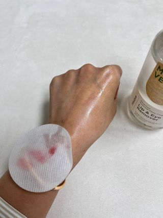 [후르디아] 눈시림없는 올영 립앤아이 리무버 — 5점을 준 리뷰어가 2023년 10월 올린 사용 사진