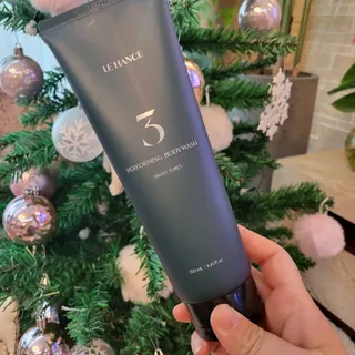 르핸스 퍼포밍 3 바디워시 비반트포렛/베티버포그 — 5점을 준 리뷰어가 2022년 12월 올린 사용 사진