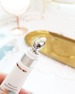 산수시 일루미네이팅 펄 영양 다크서클 스틱 아이 크림 케어 15ml — 5점을 준 리뷰어가 2021년 6월 올린 사용 사진