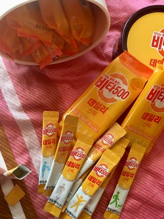 광동생활건강 [광동] 제니비타민C 비타500데일리스틱 180포+제니등신대+제니스티커 — 5점을 준 리뷰어가 2021년 12월 올린 사용 사진