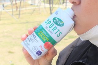셀렉스스포츠 셀렉스 스포츠 웨이 프로틴 복숭아_ 330ml x 12팩 — 5점을 준 리뷰어가 2021년 4월 올린 사용 사진