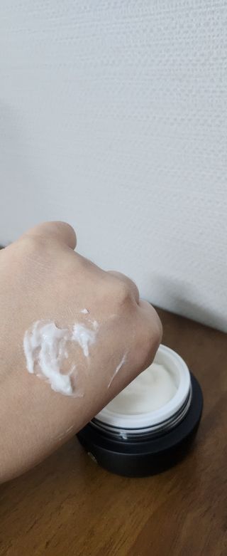 오투에니원 갈락토미세스 비타민 C 프리미엄 블랙스완 크림 50g — 5점을 준 리뷰어가 2023년 1월 올린 사용 사진