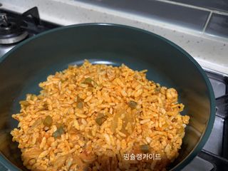 한성기업 무볼레 왕건더기 볶음밥 묵은지삼겹살 — 5점을 준 리뷰어가 2021년 10월 올린 사용 사진