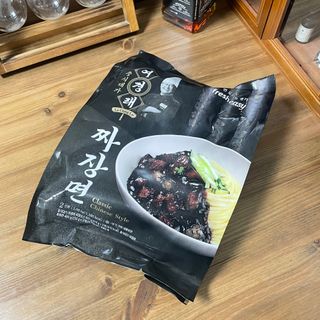 프레시지 *구매평/중식대가여경래 짜장면 2인분 (냉동) — 5점을 준 리뷰어가 2025년 9월 올린 사용 사진