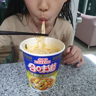 NISSIN 닛신 컵누들  4종 - 씨푸드오리지날, 씨푸드 스파이시, 씨푸드 커리, 씨푸드 XO소스 — 4점을 준 리뷰어가 2023년 1월 올린 사용 사진