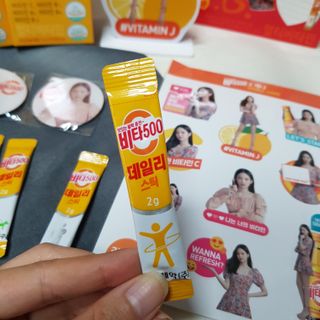 [광동제약] 비타500데일리스틱 제니 에디션60포&굿즈3종 — 5점을 준 리뷰어가 2021년 11월 올린 사용 사진
