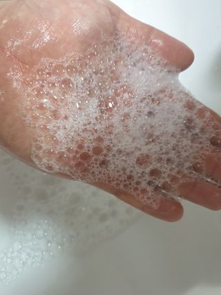 프리마인 메이크업과 들뜨는 각질까지 한방에 깐달걀로! 순하기까지한 셀베이스 그린티클렌저(200ml) — 5점을 준 리뷰어가 2023년 4월 올린 사용 사진