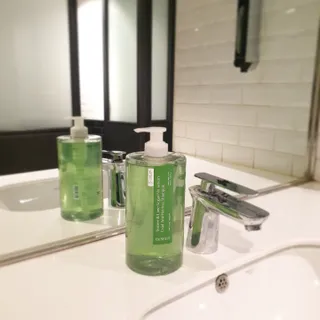 닥터시드 티트리 앤 라임 비건 지성케어 쿨 탈모 샴푸 (1000ml) — 5점을 준 리뷰어가 2023년 12월 올린 사용 사진