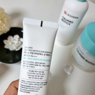 리더스코스메틱 리더스 카밍 바이오틱스 선 에센스 SPF 50+ PA++++ — 5점을 준 리뷰어가 2022년 7월 올린 사용 사진