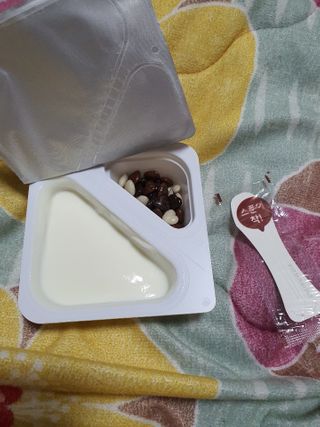 남양유업 또깍 접어 떠먹는 불가리스 2종 — 5점을 준 리뷰어가 2021년 1월 올린 사용 사진