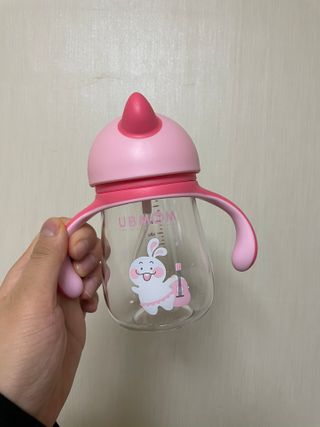 유비맘 트라이탄 코니빨대컵_컬러 랜덤 발송 — 5점을 준 리뷰어가 2021년 2월 올린 사용 사진