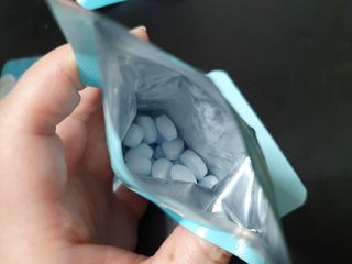 입 냄새 완화에 도움을 주는 에티켓 캔디 앳캔디 스트롱민트 — 5점을 준 리뷰어가 2021년 1월 올린 사용 사진