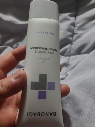바노바기 코스메틱 바노바기 밀크씨슬 리페어 시카 선스크린 플러스 50ml — 5점을 준 리뷰어가 2023년 2월 올린 사용 사진