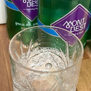 몽베스트 Montbest with Sparkling water Plain 20병 — 4.5점을 준 리뷰어가 2022년 7월 올린 사용 사진
