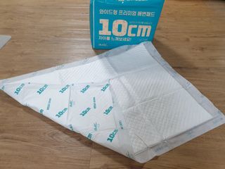 아베크 펫 와이드 프리미엄 대형 애견 강아지 배변 패드 30매 1팩 80g — 4.5점을 준 리뷰어가 2021년 7월 올린 사용 사진