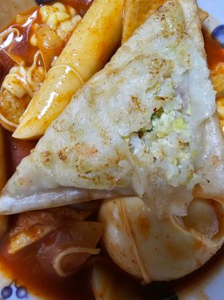 (주)성경순만두 곤약만두.콘치즈만두,삼각당면만두,당면 야끼만두,대구전통 납작만두,떡뽁이 매콤소스,달콤소스 — 4점을 준 리뷰어가 2023년 4월 올린 사용 사진