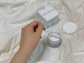 산수시 아쿠아 베네핏 24h 수부지 물광 속건조 수분크림 50ml — 4.5점을 준 리뷰어가 2021년 6월 올린 사용 사진