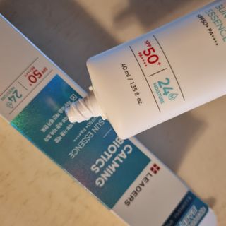 리더스코스메틱 리더스 카밍 바이오틱스 선 에센스 SPF 50+ PA++++ — 5점을 준 리뷰어가 2022년 6월 올린 사용 사진