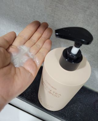 프리마인 더이상 뻣뻣하고 효과없는 탈모샴푸는 NO. 근본부터 케어하는 셀베이스 그린티샴푸(500ml) — 5점을 준 리뷰어가 2023년 1월 올린 사용 사진