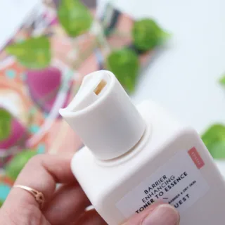 로우퀘스트 베리어 인핸싱 토너투에센스 200ml — 5점을 준 리뷰어가 2023년 10월 올린 사용 사진