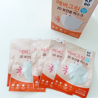 [에버그린] 2D 새부리형 KF80 중형 화이트 25매 — 4점을 준 리뷰어가 2021년 8월 올린 사용 사진