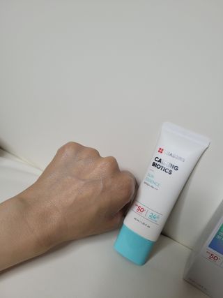 리더스코스메틱 리더스 카밍 바이오틱스 선 에센스 SPF 50+ PA++++ — 5점을 준 리뷰어가 2022년 6월 올린 사용 사진
