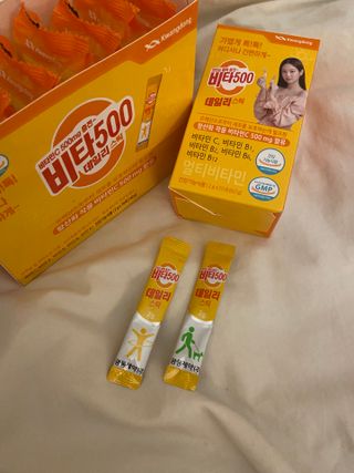 [광동제약] 비타500데일리스틱70포&굿즈3종 — 5점을 준 리뷰어가 2021년 10월 올린 사용 사진