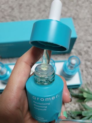 아로메르 리바이탈라이징 블루밍 앰플 10ml x 4ea — 5점을 준 리뷰어가 2021년 8월 올린 사용 사진