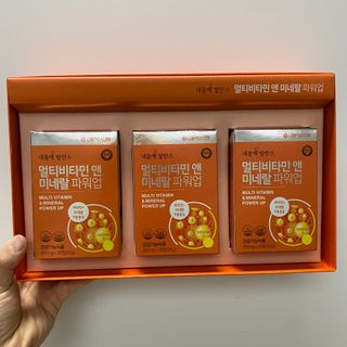 서울약사신협_내몸애발란스멀티비타민앤미네랄파워업_800mg x 90정 — 5점을 준 리뷰어가 2021년 5월 올린 사용 사진