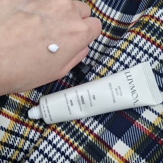 러브모아 향수 고체향수 승무원 고체향수 바르는 향수 니치향수 도손 우드세이지 앤 씨솔트 — 5점을 준 리뷰어가 2022년 11월 올린 사용 사진