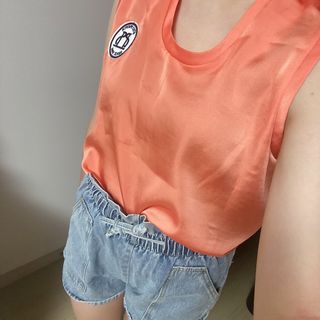 [스테이피플] SILKY SLEEVELESS LOGO TOP — 3.5점을 준 리뷰어가 2022년 6월 올린 사용 사진