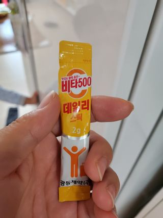 [광동제약] 비타500데일리스틱70포&굿즈3종 — 5점을 준 리뷰어가 2021년 10월 올린 사용 사진