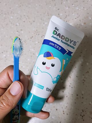 닥터데디스 안심불소 튼튼치약(청포도, 민트 중 택 1) 60g + 여행용 미니 치약 15g — 5점을 준 리뷰어가 2022년 7월 올린 사용 사진