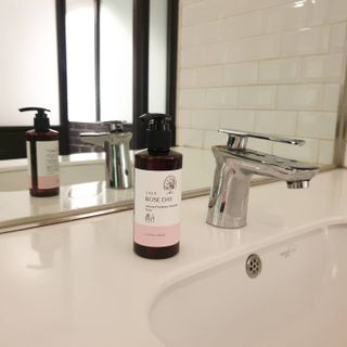 라라로즈데이 시즌2 여성청결제 200ml 아로마 페미민 클렌저, 독일더마인증 — 5점을 준 리뷰어가 2021년 8월 올린 사용 사진