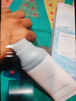 [스킨1004] 마다가스카르 센텔라 히알루-시카 워터핏 선세럼 50ml — 5점을 준 리뷰어가 2024년 5월 올린 사용 사진