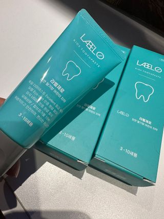 치과에서 쓰는 치약 _ 라벨제로 저불소 꼬마, 키즈, 유아, 베이비, 주니어 안전한 어린이치약 — 5점을 준 리뷰어가 2023년 2월 올린 사용 사진