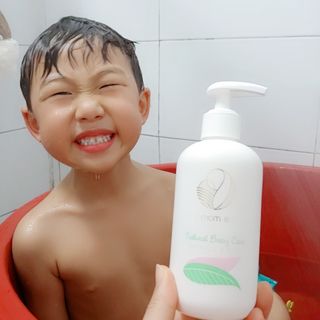 mom e 맘이 내추럴 베이비 케어 샴푸앤바스+로션 — 3점을 준 리뷰어가 2021년 1월 올린 사용 사진