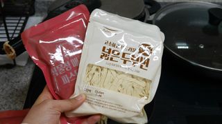 [풀무원] 식물성 저당질식 세트, 두부면 매콤라구파스타와 두부면 직화짜장 — 5점을 준 리뷰어가 2021년 3월 올린 사용 사진