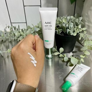 [AHC] 세이프온 에센스 선크림 올리브영 스페셜 증정 기획세트 — 5점을 준 리뷰어가 2022년 6월 올린 사용 사진