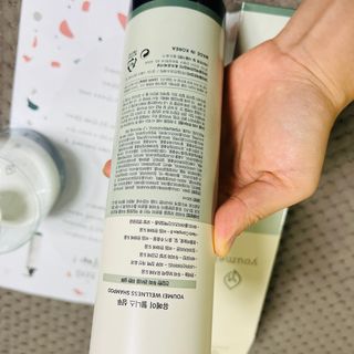 유메이 웰니스 샴푸 + 유메이 스칼프 브러쉬 — 5점을 준 리뷰어가 2022년 1월 올린 사용 사진