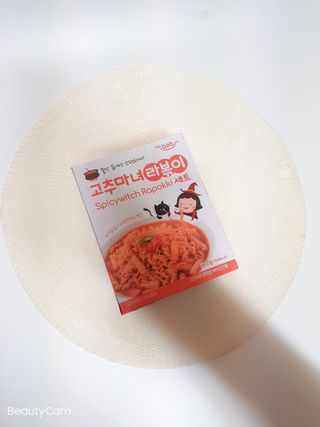 더밥  고추마녀 라볶이 +  나이스미 무설탕 현미후레이크 — 4점을 준 리뷰어가 2021년 10월 올린 사용 사진